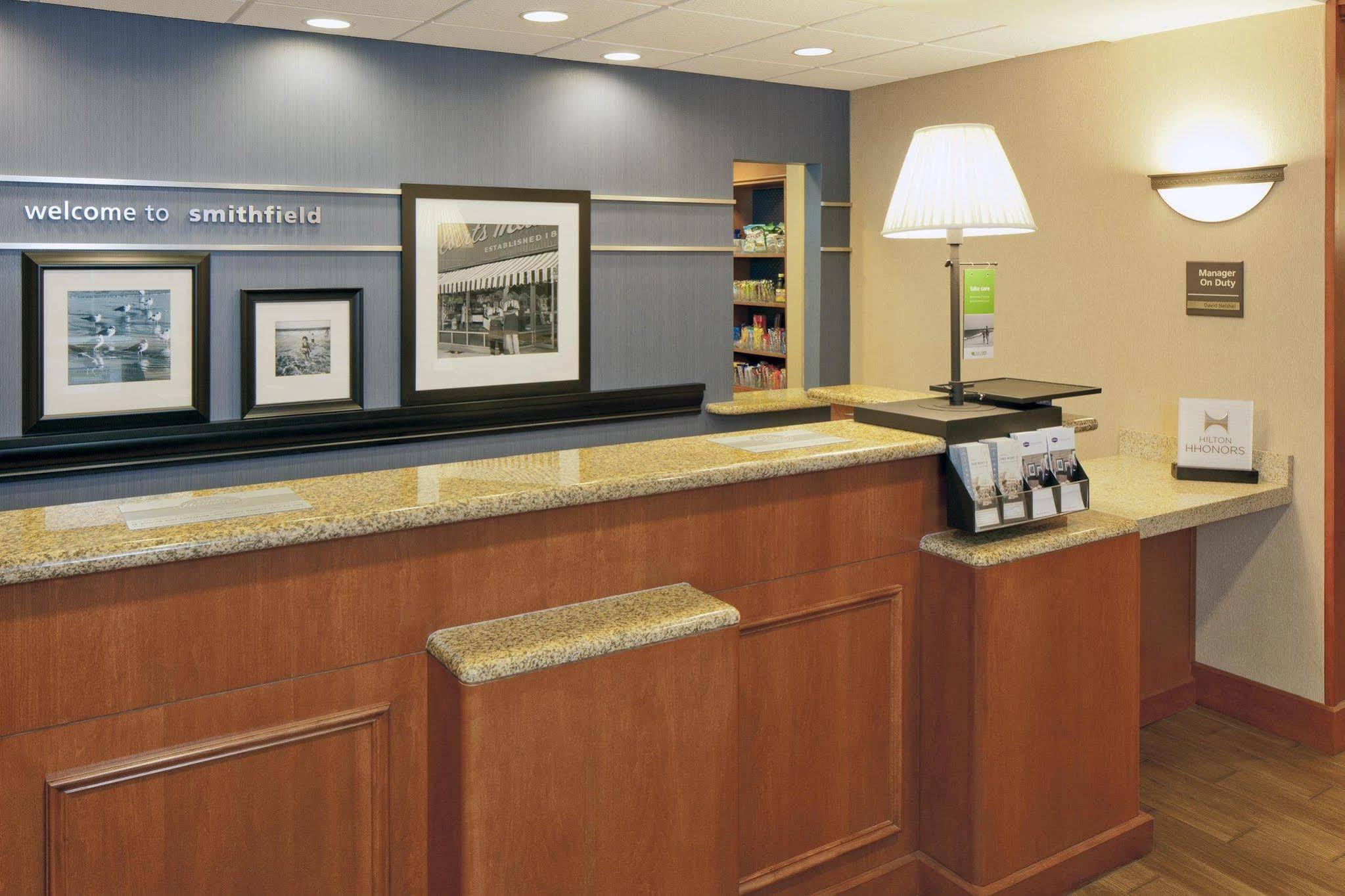 Hampton Inn & Suites Providence / סמית'פילד מראה חיצוני תמונה