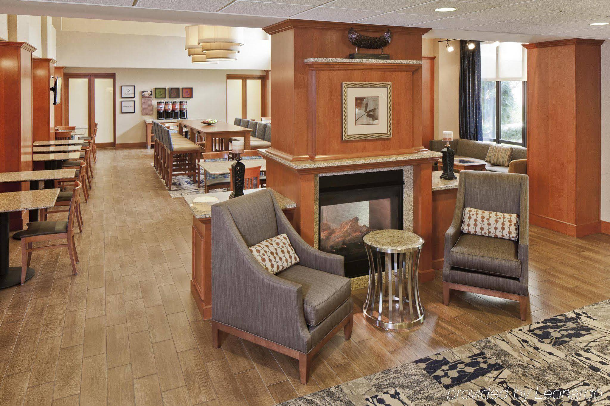 Hampton Inn & Suites Providence / סמית'פילד מראה חיצוני תמונה