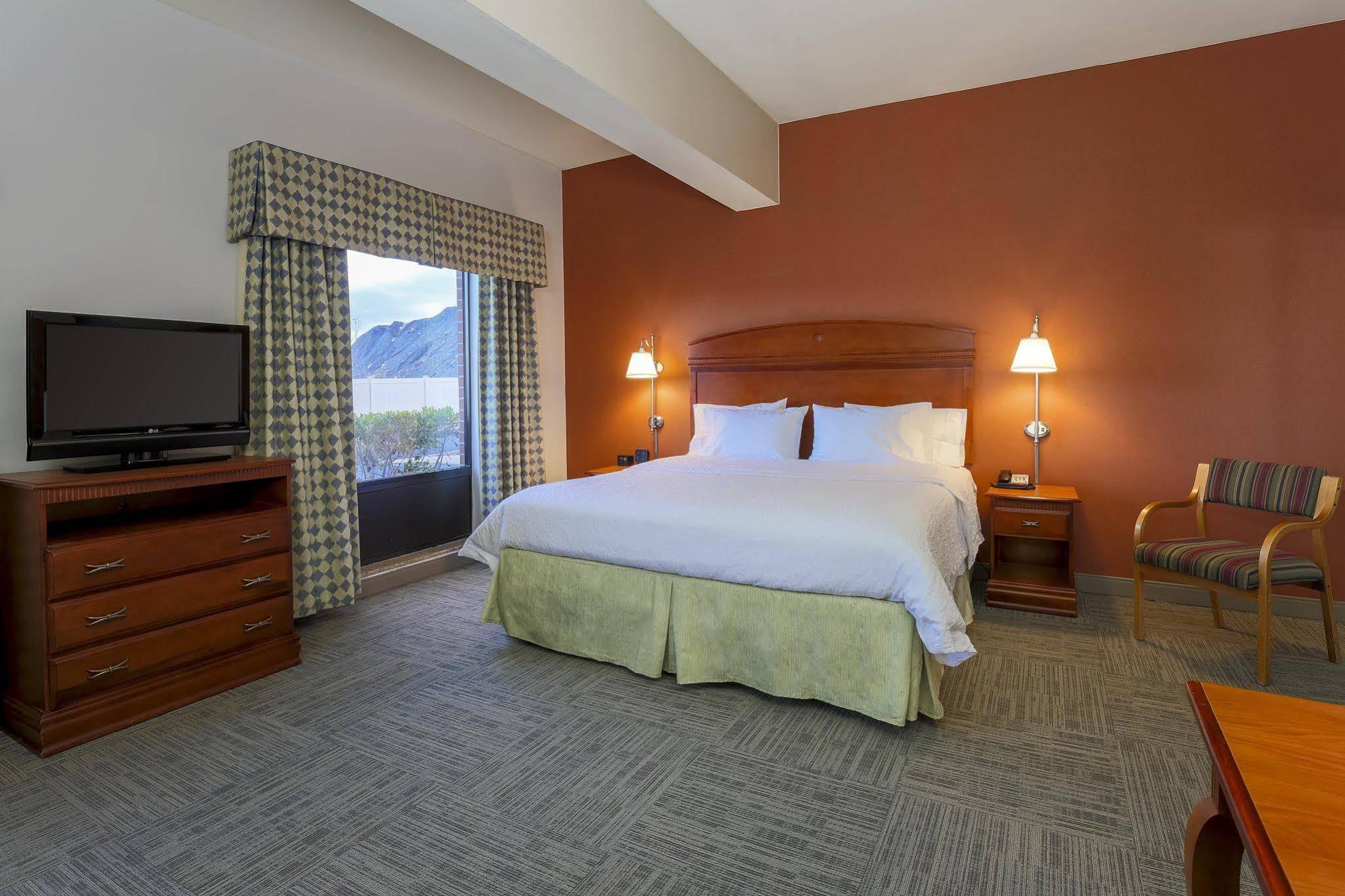 Hampton Inn & Suites Providence / סמית'פילד מראה חיצוני תמונה
