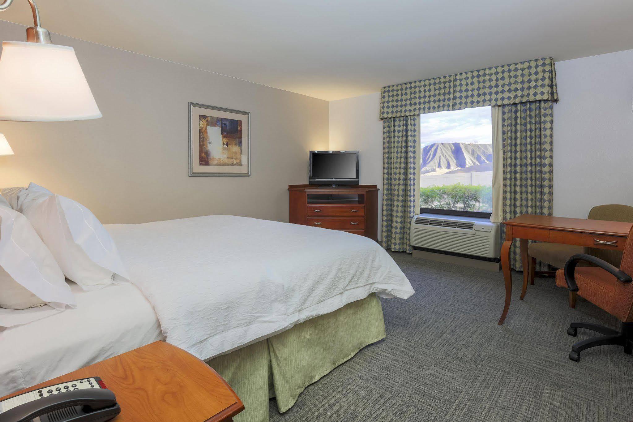 Hampton Inn & Suites Providence / סמית'פילד מראה חיצוני תמונה