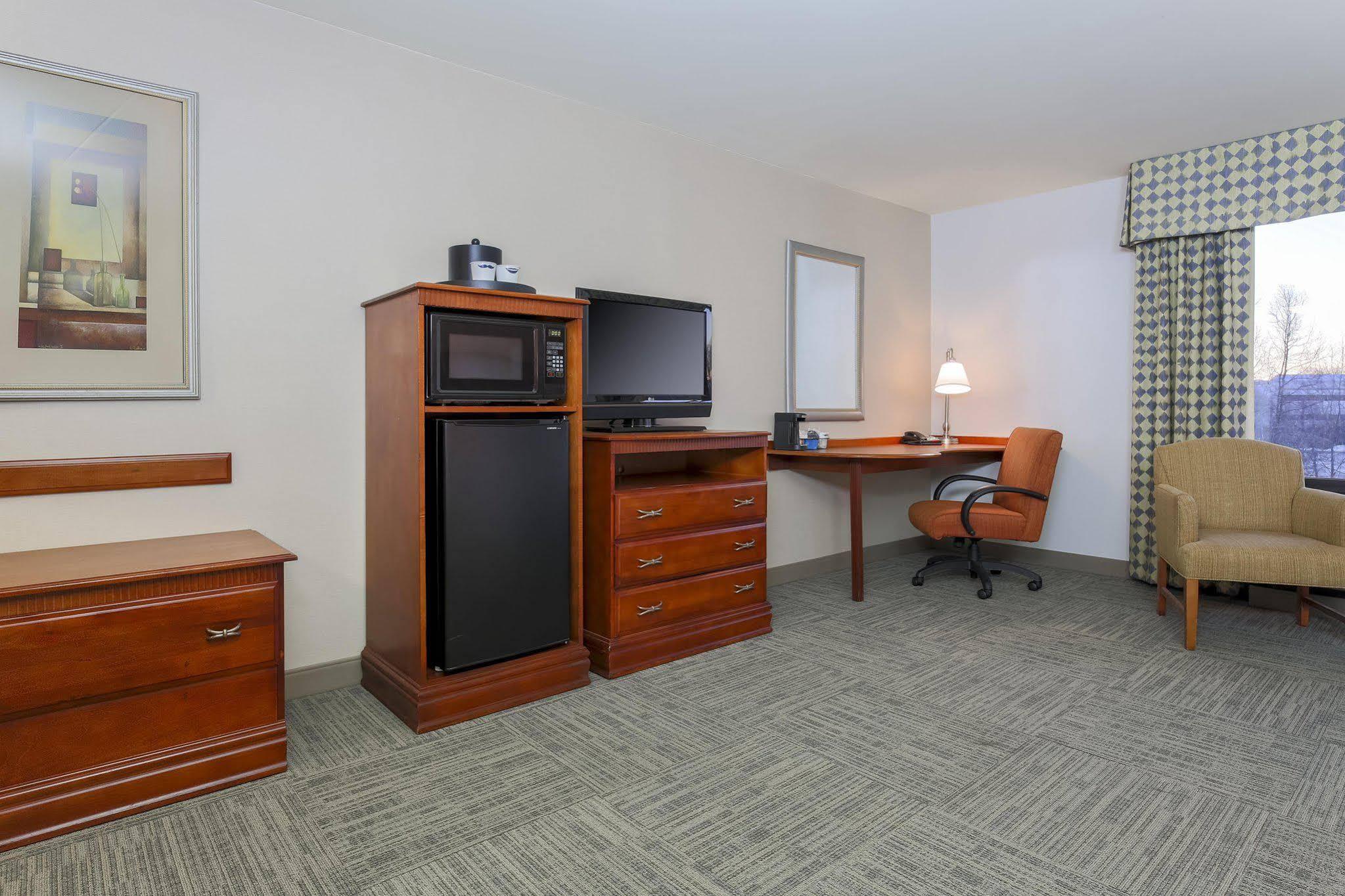 Hampton Inn & Suites Providence / סמית'פילד מראה חיצוני תמונה
