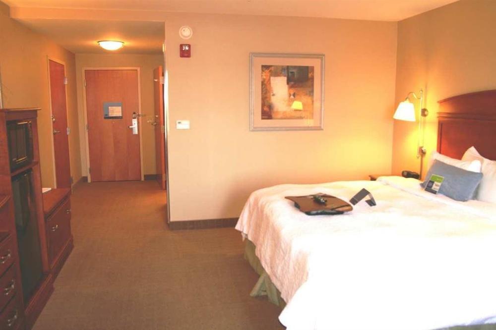 Hampton Inn & Suites Providence / סמית'פילד חדר תמונה