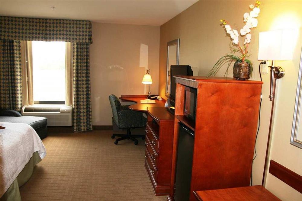 Hampton Inn & Suites Providence / סמית'פילד חדר תמונה