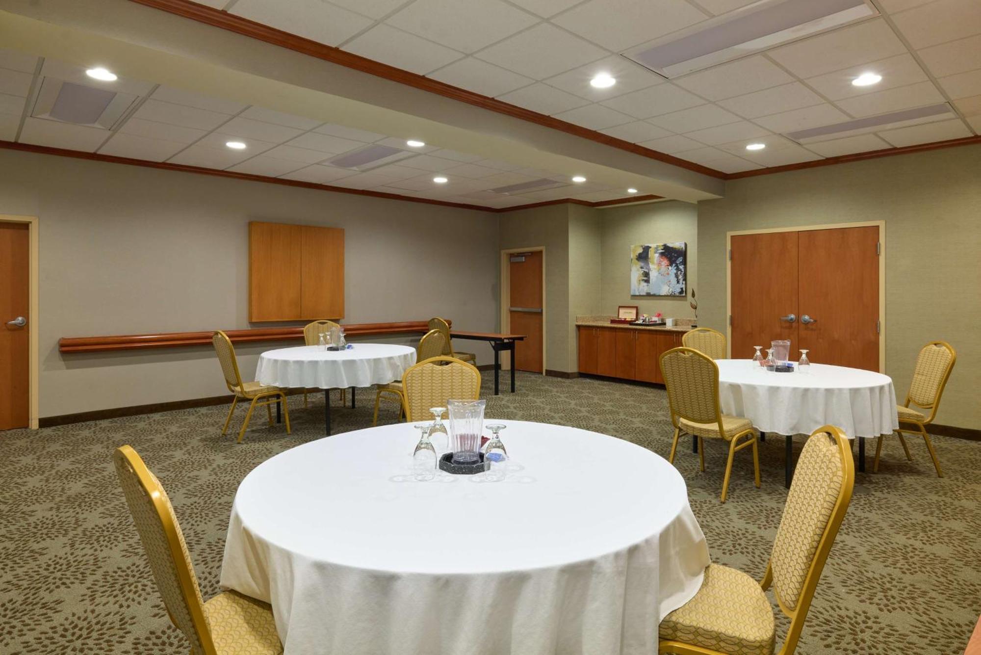 Hampton Inn & Suites Providence / סמית'פילד מראה חיצוני תמונה