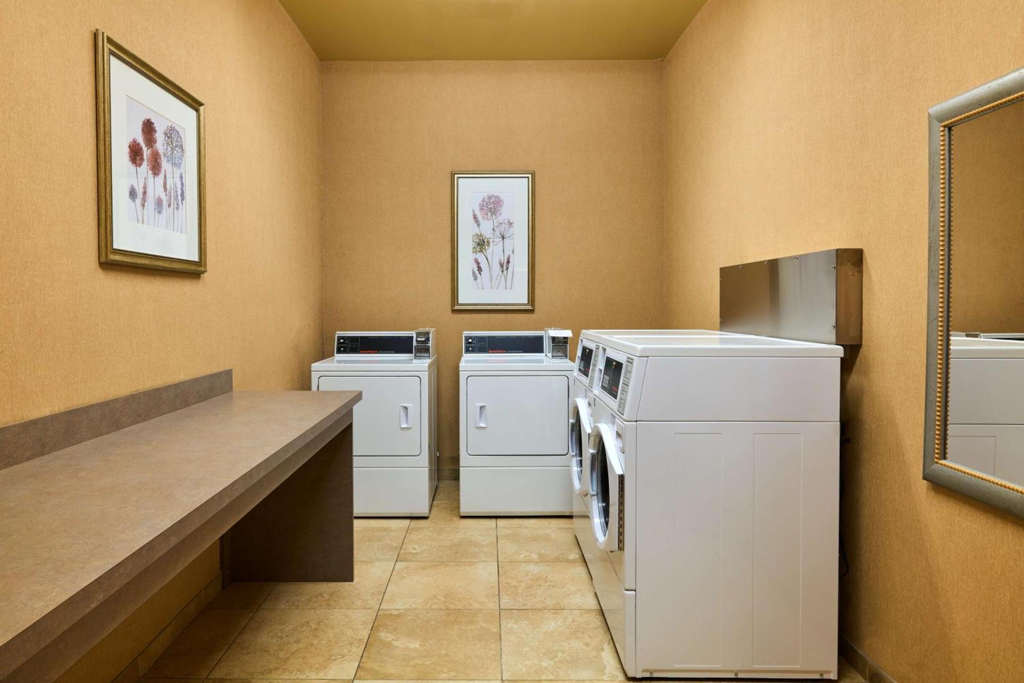 Hampton Inn & Suites Providence / סמית'פילד מראה חיצוני תמונה