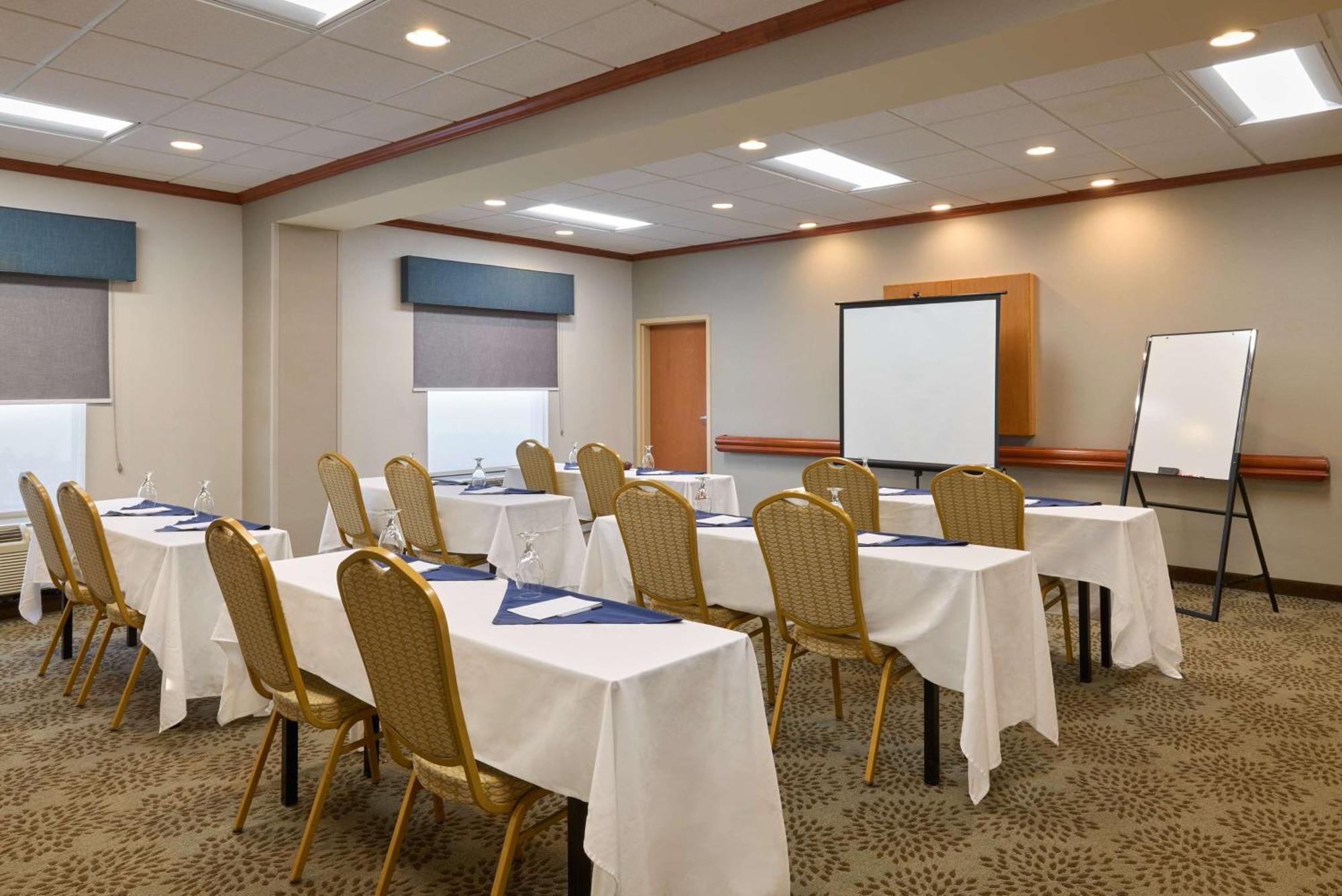Hampton Inn & Suites Providence / סמית'פילד מראה חיצוני תמונה