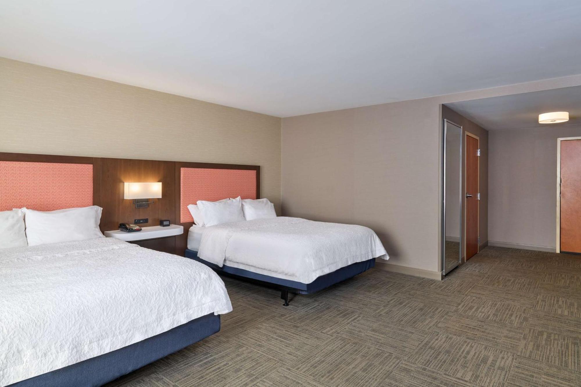 Hampton Inn & Suites Providence / סמית'פילד מראה חיצוני תמונה