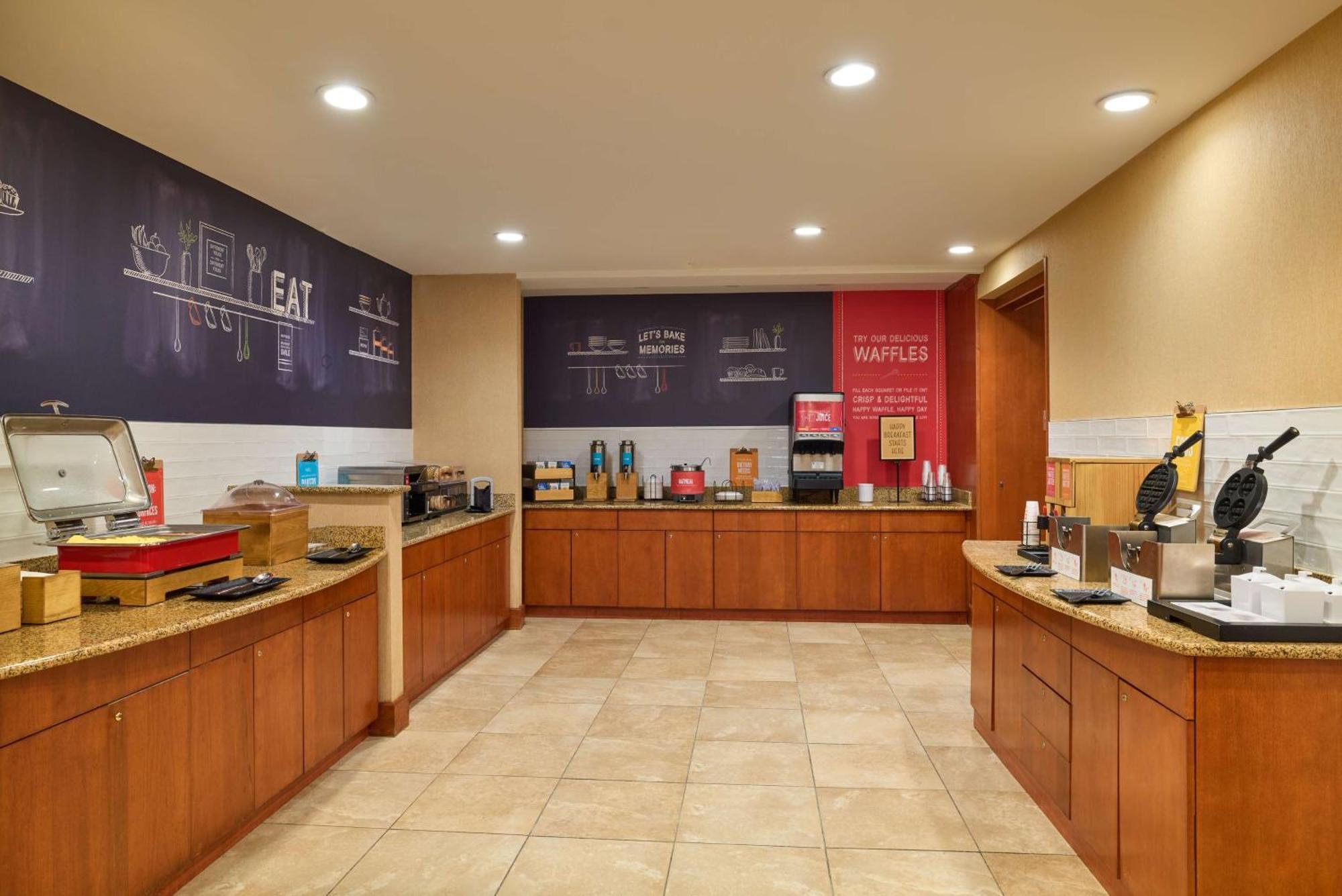 Hampton Inn & Suites Providence / סמית'פילד מראה חיצוני תמונה