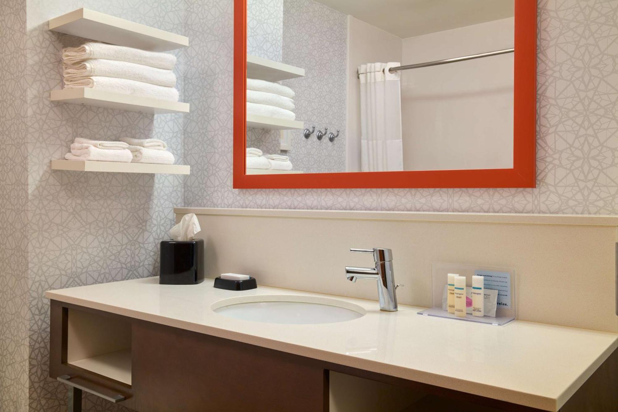 Hampton Inn & Suites Providence / סמית'פילד מראה חיצוני תמונה