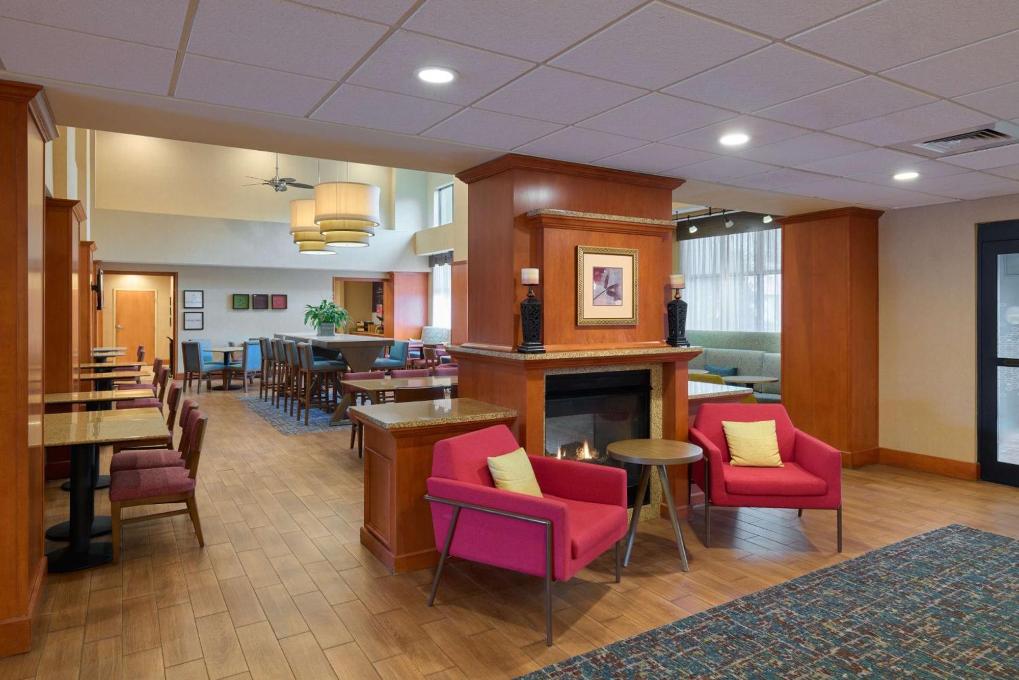 Hampton Inn & Suites Providence / סמית'פילד מראה חיצוני תמונה