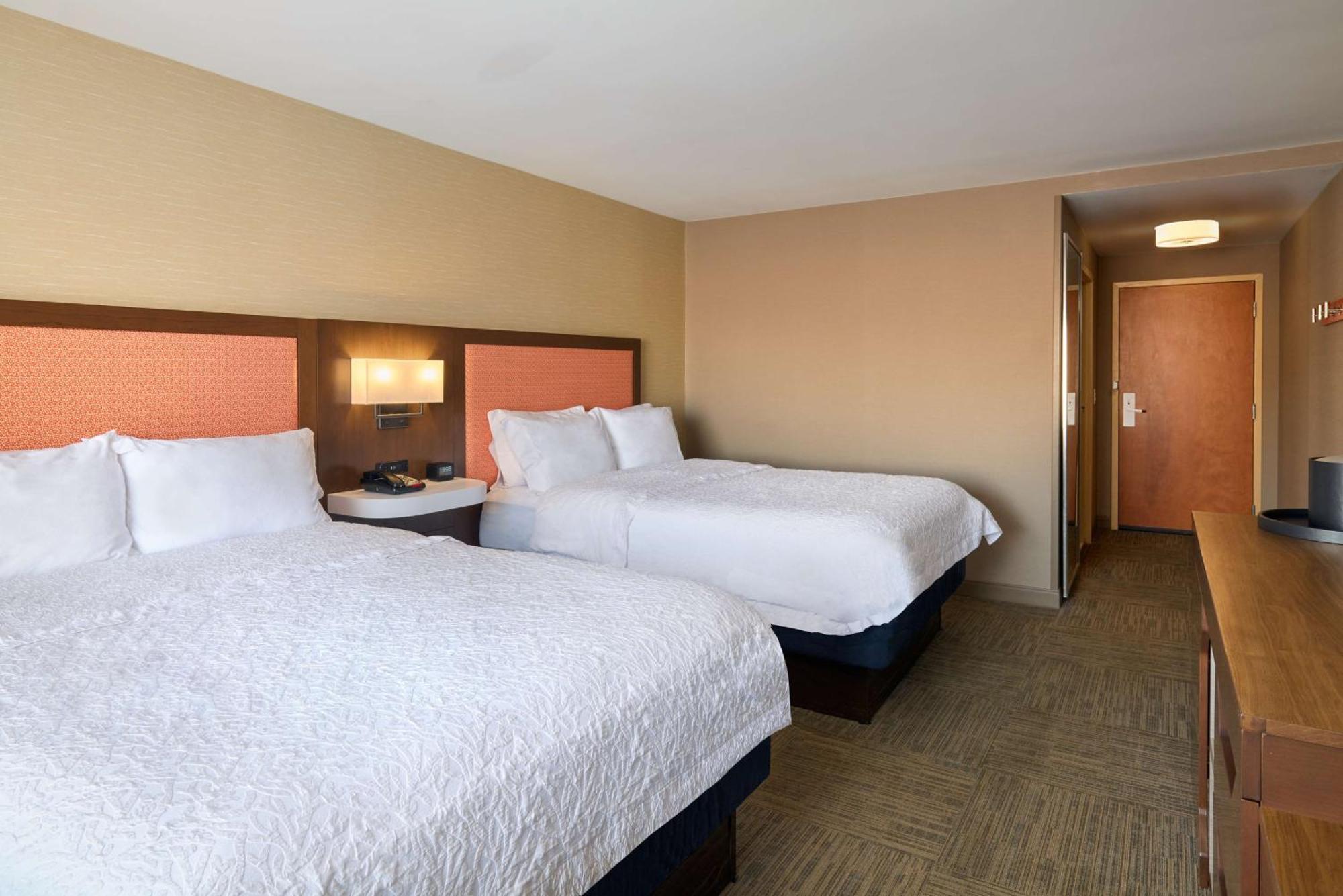 Hampton Inn & Suites Providence / סמית'פילד מראה חיצוני תמונה