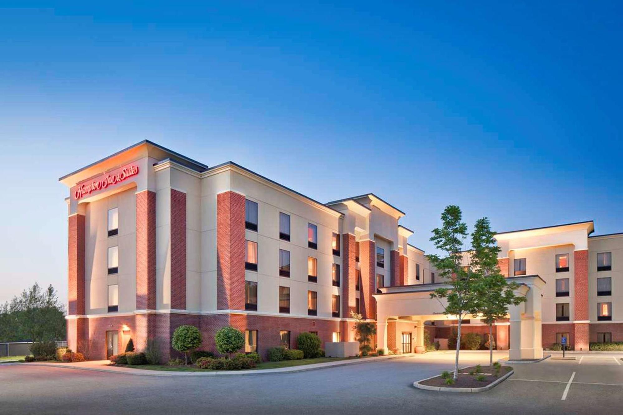 Hampton Inn & Suites Providence / סמית'פילד מראה חיצוני תמונה