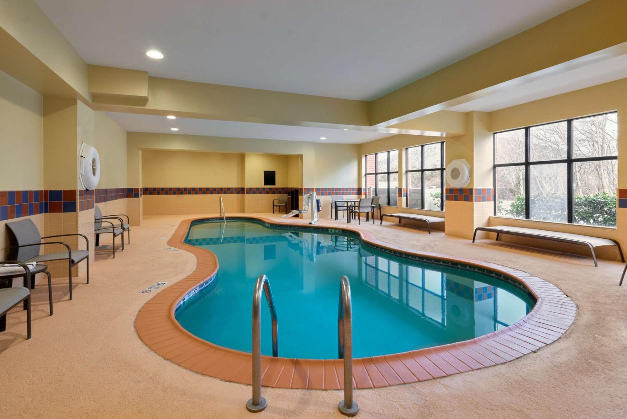 Hampton Inn & Suites Providence / סמית'פילד מראה חיצוני תמונה